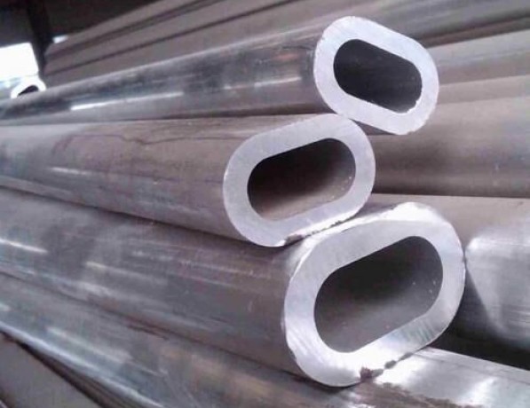 Труба алюминиевая овальная гладкая АД35Т1 42,8х17,4 мм фото